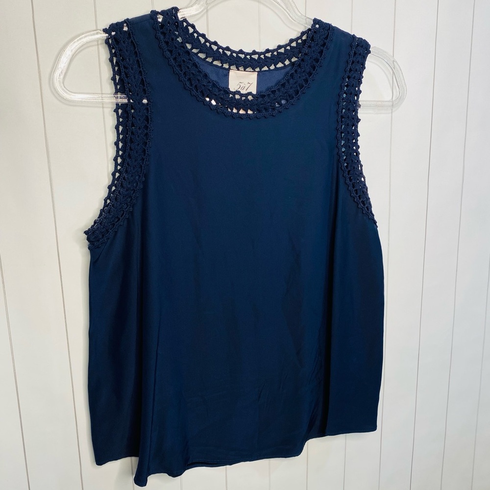Cinq À Sept Ellina Navy 100% Silk Top Crochet Trim Details Business Dressy Small - Picture 1 of 8
